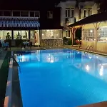 Canada & Hotel 3*