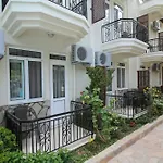 Hotel Canada &