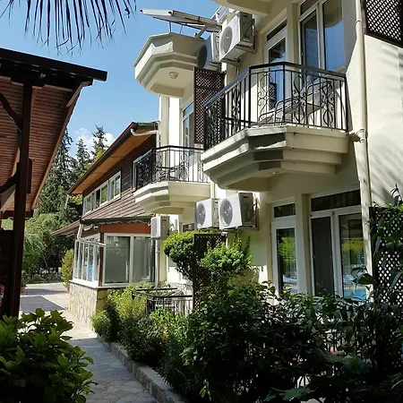 Hotel Canada &