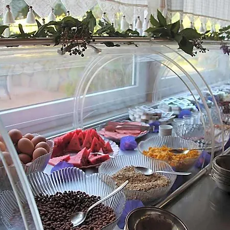 Canada & Otel Çıralı