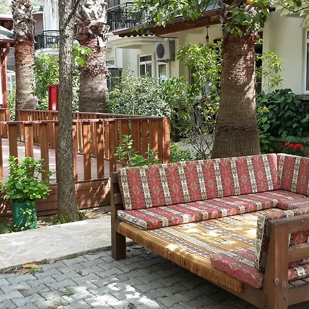 Canada & Otel Çıralı