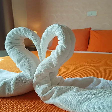 Canada & Otel Çıralı