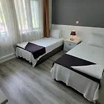 Canada & Hotel 3*