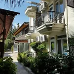 Hotel Canada &